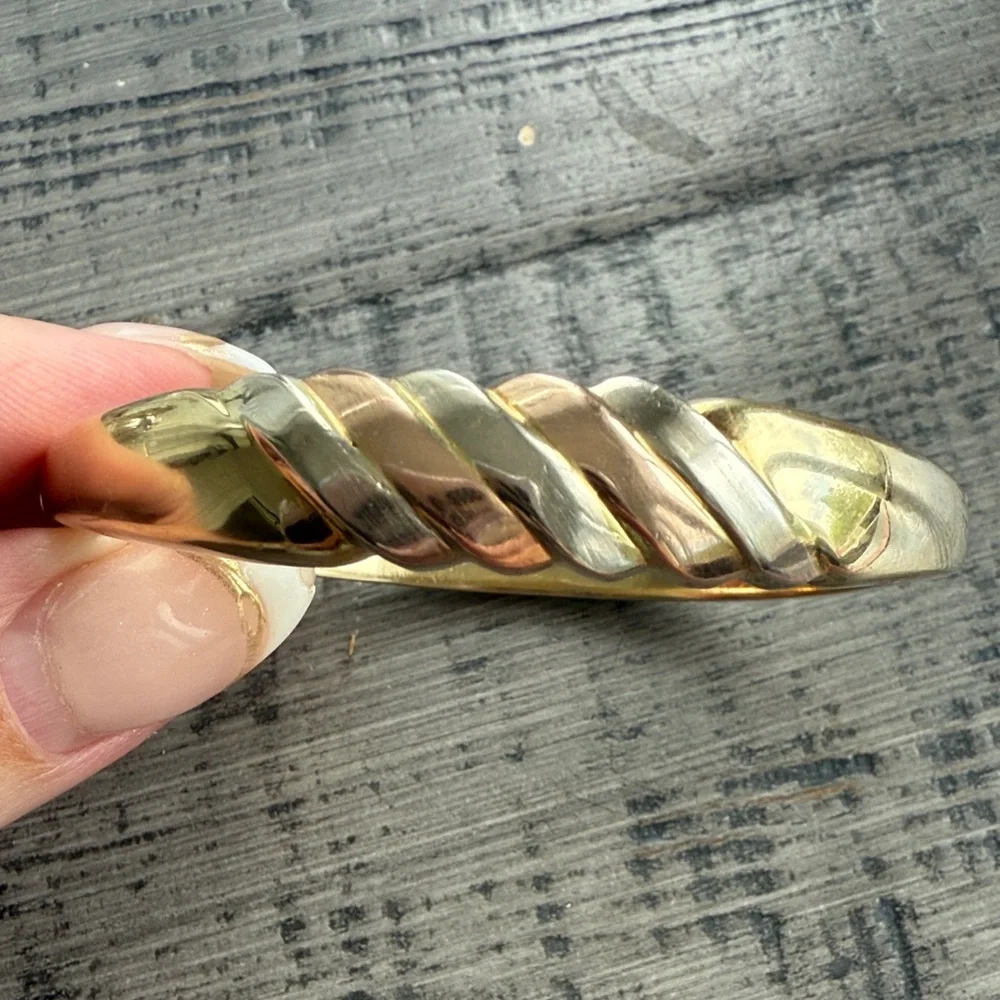 14k gold Italian bangle Bracelet almost 20 grams - Picture 5 of 16